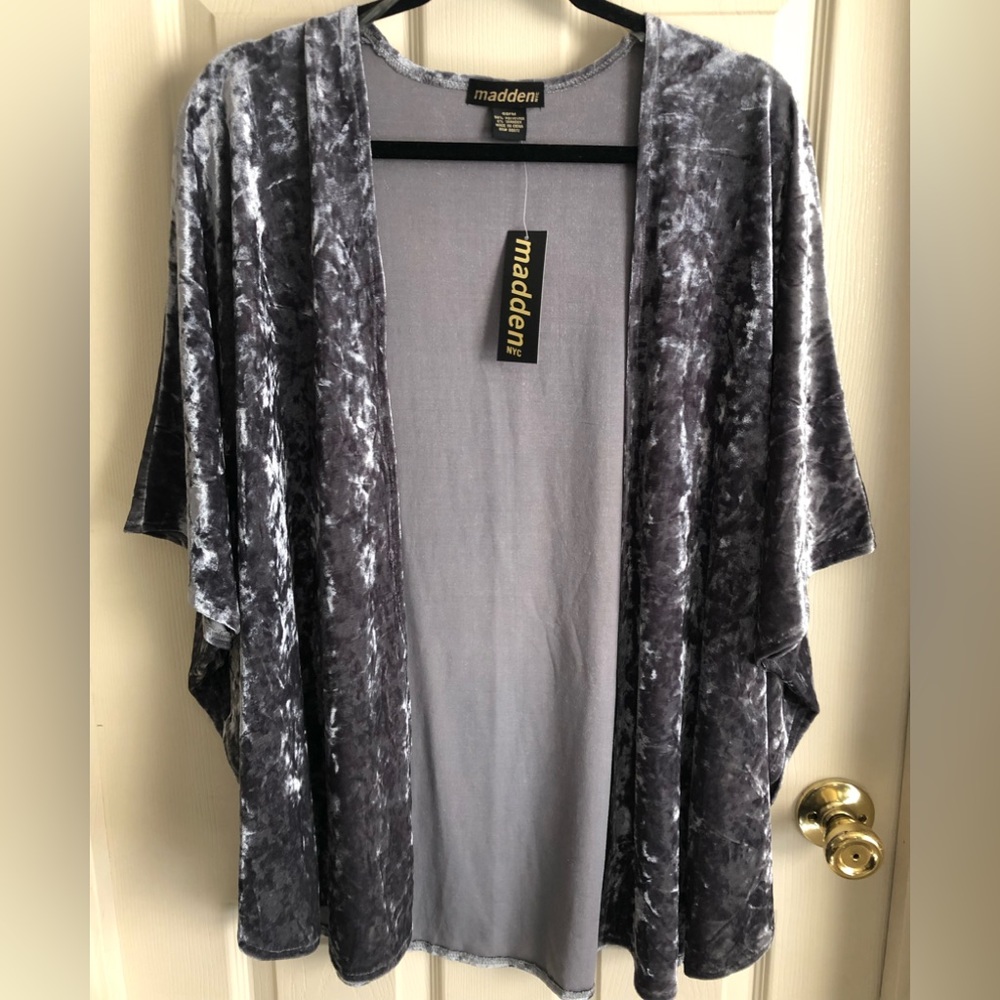 New with tags gray Valore cape topper mad in NYC❤️